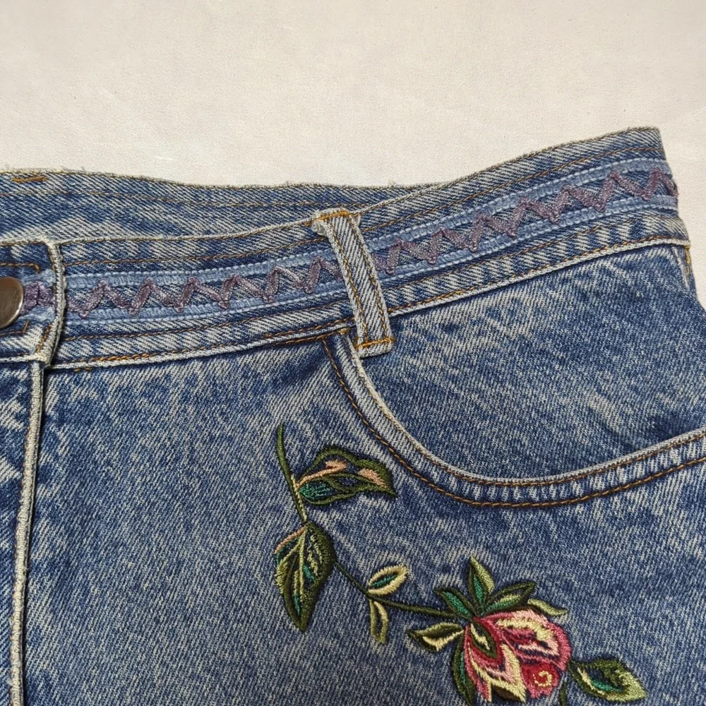 Vintage 90's High Rise Acid Washed Boho Mom Jeans With Embroidered Roses